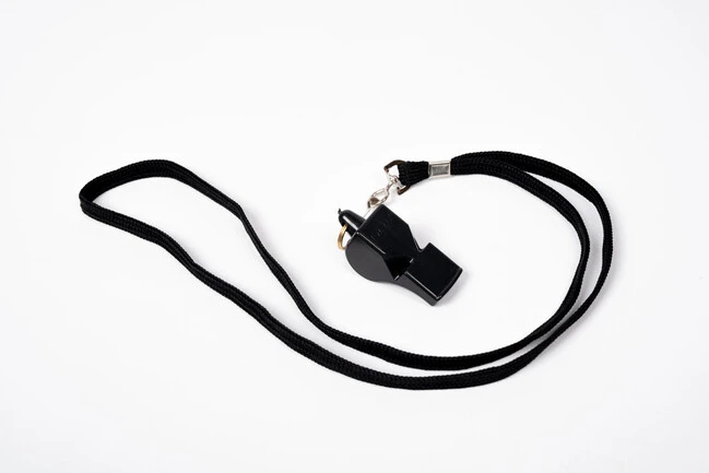 Whistle plastic classic with lanyard Black